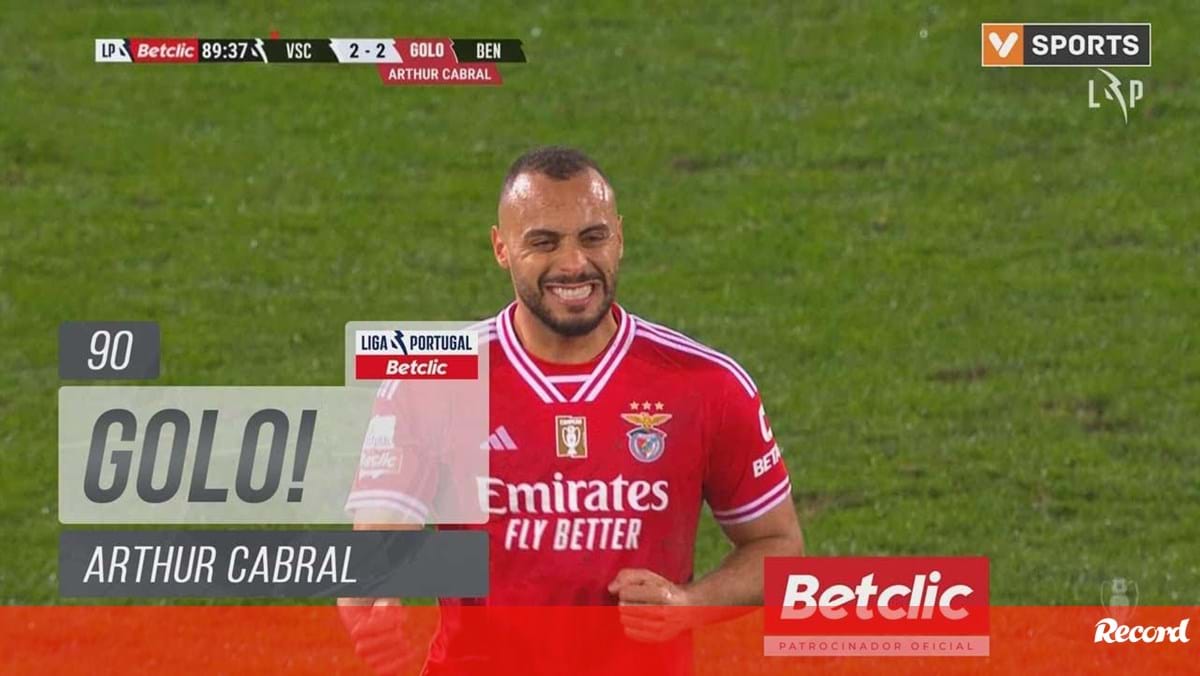 O golo de Arthur Cabral aos 90 minutos que valeu o empate ao Benfica em Guimarães