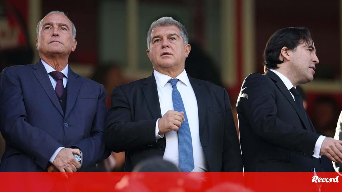 Laporta perde a cabeça e atira tabuleiro de comida pelos ares após empate do Barcelona