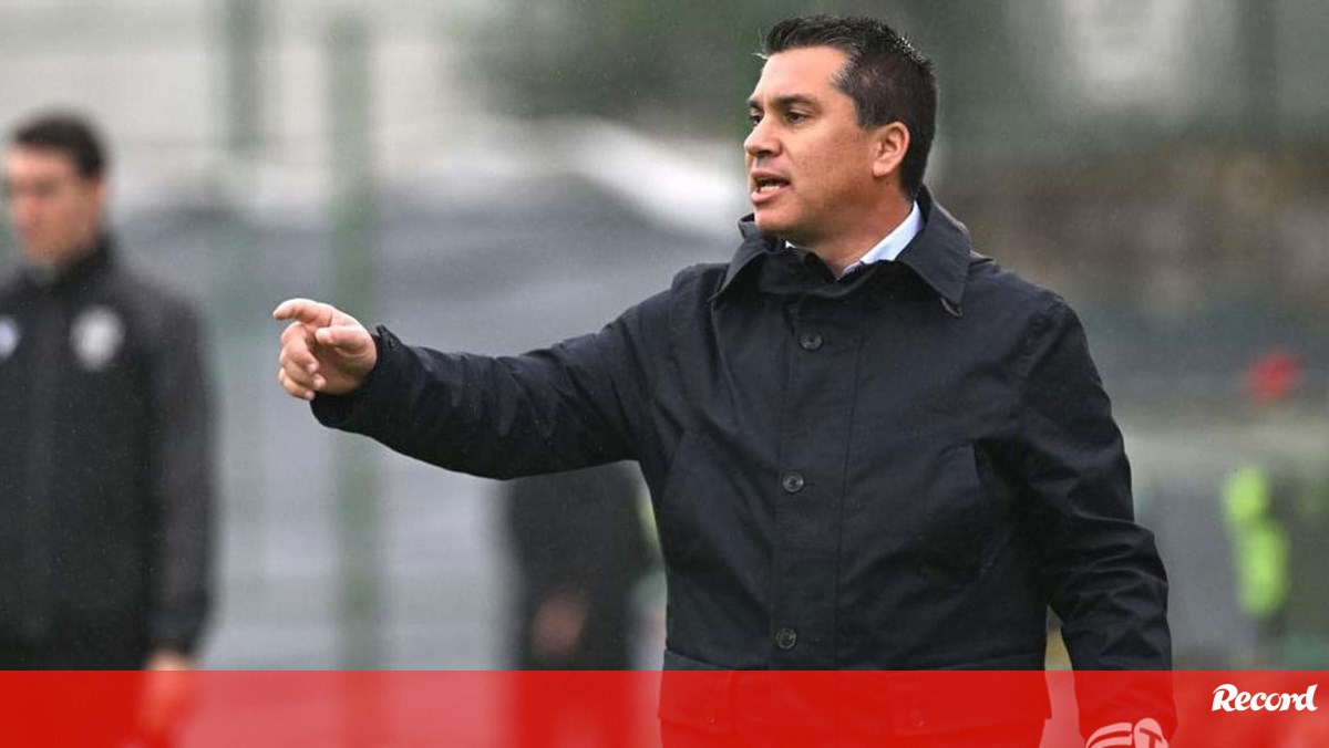 Pedro Moreira deixa comando técnico do Casa Pia