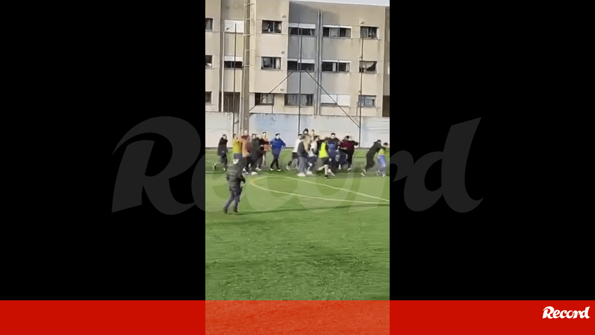 Jogo entre a ARC Areias e a AB92-UDC Santo Tirso marcado por cenas de pancadaria