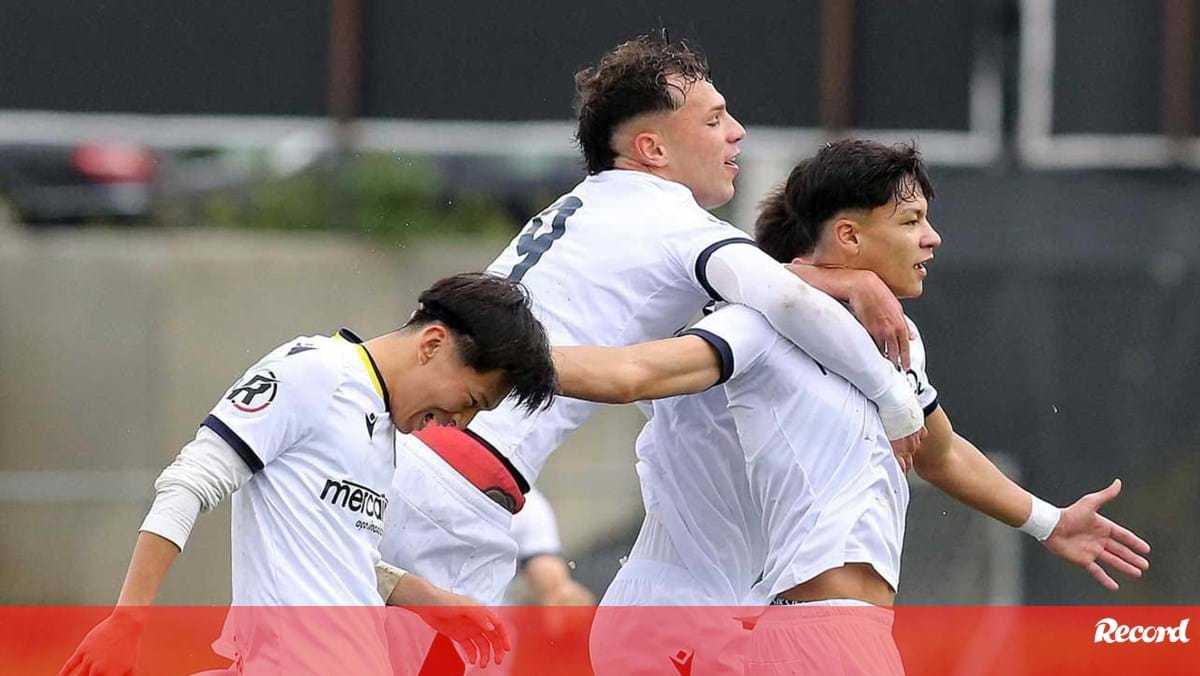 Famalicão-Benfica, 3-2: minhotos atrasam águias