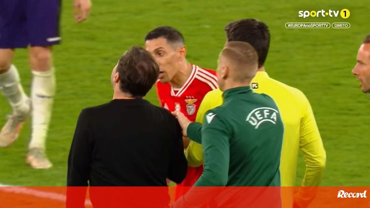 O momento em que o treinador do Toulouse confronta Di María no final do jogo