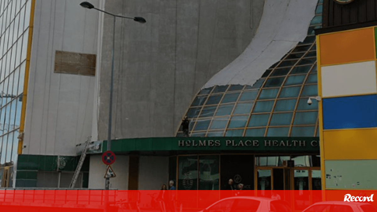 Exterior do Estádio José Alvalade está a ser preparado para receber a cor verde