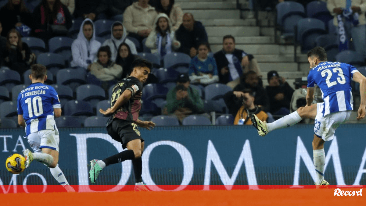 A crónica do FC Porto-E. Amadora, 2-0: Guião sem surpresa teve final esperado