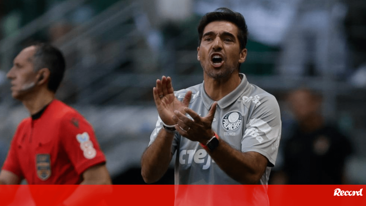 Corinthians de António Oliveira evita derrota frente ao Palmeiras de Abel Ferreira com golo aos 90'+10