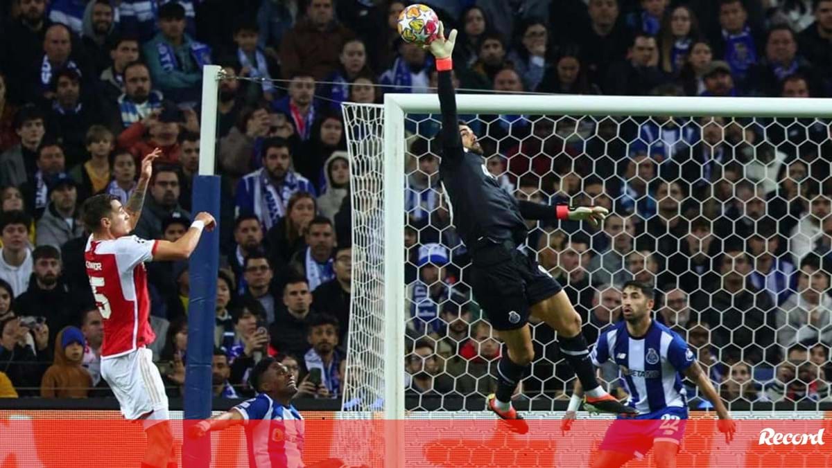 Diogo Costa brinca com Galeno: «Costumo dizer que só faz nos treinos, mas já vi que tenho de estar calado...»