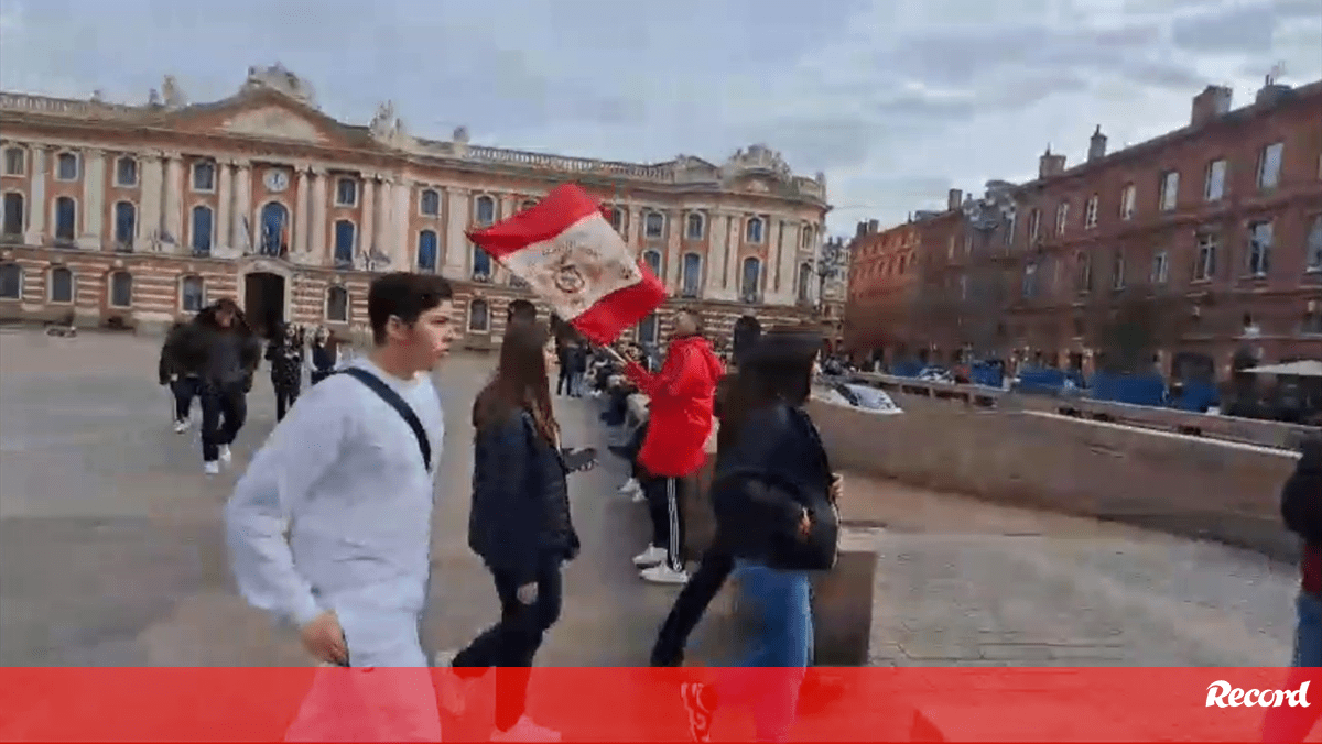 Adeptos do Benfica já dão cor às ruas de Toulouse