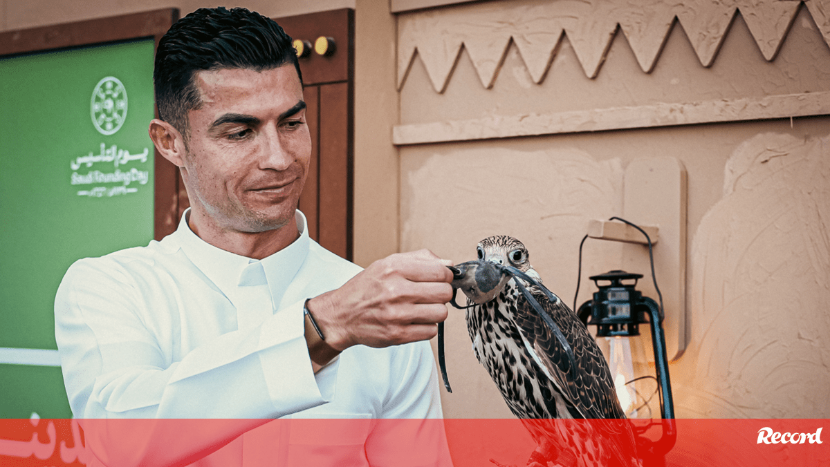 Cristiano Ronaldo e Luís Castro nas celebrações do dia da fundação do estado saudita do Al Nassr