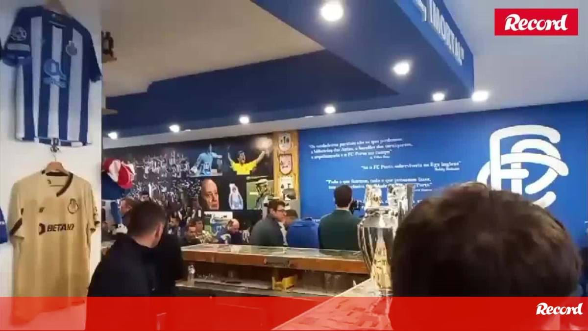 Casa do FC Porto de Ponte da Barca enche para receber André Villas-Boas