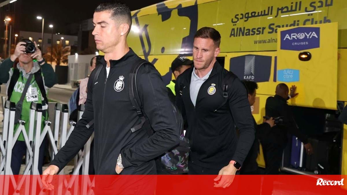 Da reza à entrada do estádio à chegada dos craques: Record acompanha Al Shabab-Al Nassr