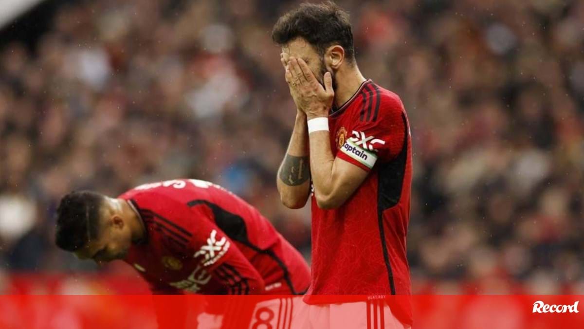 «Patético»: simulação de Bruno Fernandes irrita adeptos do Manchester United