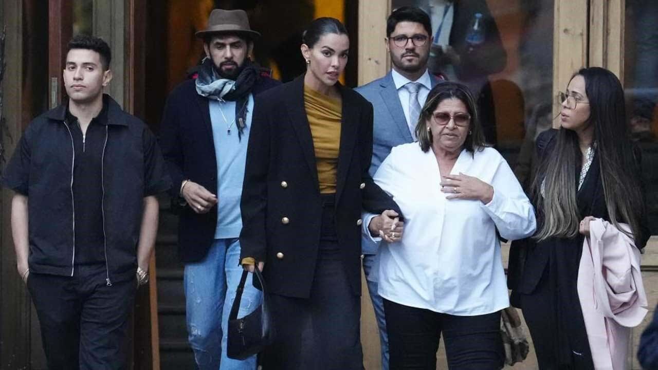 Joana Sanz à saída do tribunal