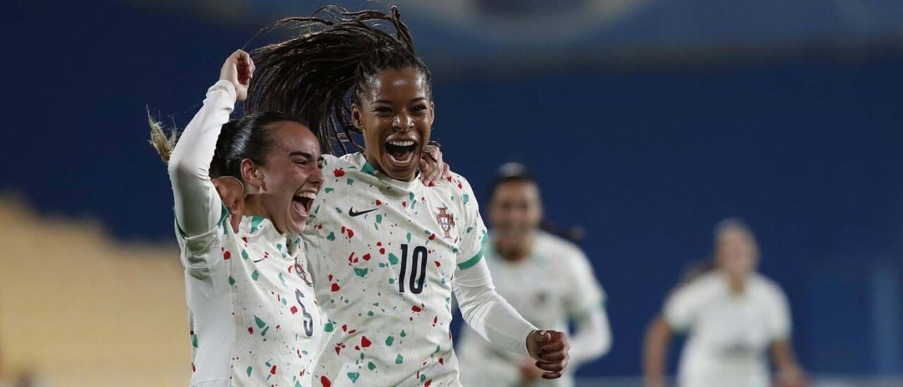Joana Marchão abriu o ativo e Jéssica Silva bisou 