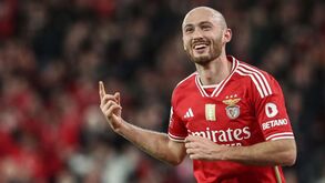 Aursnes como concorrente de Bah: lateral fica pelo caminho