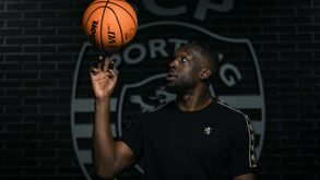 Sporting oficializa chegada de Temidayo Yussuf
