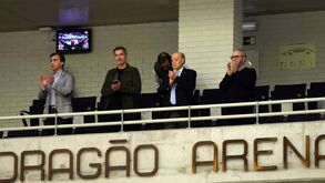 As imagens de Pinto da Costa e Vítor Baía no clássico de hóquei em patins 