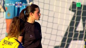 Fez-se história na Liga BPI: árbitra comunicou ao público decisão tomada pelo VAR