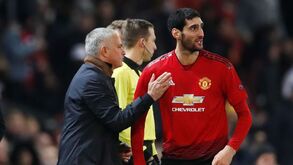 Mourinho deixa mensagem de despedida a Fellaini: «Descansa esses tornozelos que sofreram muito»