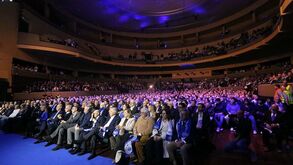 Dois jornalistas atingidos por isqueiros na apresentação da candidatura de Pinto da Costa