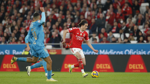 Álvaro Carreras aplaudido na estreia pelo Benfica no Estádio da Luz