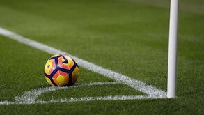 Craque da Premier League em reabilitação por dependência de 'gás do riso': «É pouco provável que seja o último»