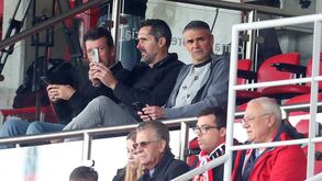 Adjunto de José Mourinho no Seixal a ver o Benfica na Liga Revelação