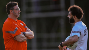 Salah deixa mensagem de despedida a Rui Vitória nas redes sociais