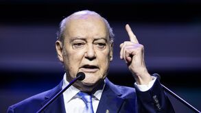 Capitais próprios alvo de retificação