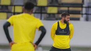 Benzema volta aos treinos no Al Ittihad mas abandona sessão após discussão com o treinador