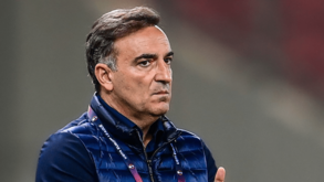 Carlos Carvalhal continua no Olympiacos