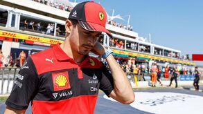 Imprensa italiana revela reação de Leclerc à contratação de Hamilton pela Ferrari: «Chocado»