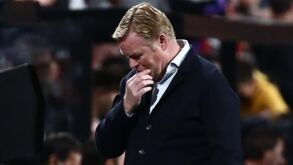 Ronald Koeman: «Ser treinador do Barcelona é um ataque à saúde mental»