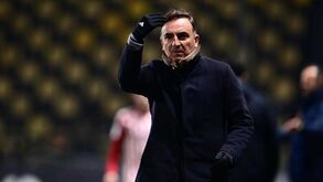 Olympiacos oficializa saída de Carvalhal 