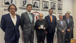 José Manuel Constantino recebe medalha de sócio honorário da Federação Portuguesa de Padel