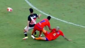 «Terrível»: choque entre jogadores da mesma equipa resulta em fratura 