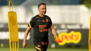 António Oliveira vai ligar a Vítor Pereira mas Record... antecipou-se: a mensagem do antigo treinador do Corinthians