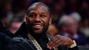 Mayweather revela valor astronómico que pagou por suite para 34 pessoas no Super Bowl