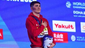 Do festejo na piscina à cerimónia de entrega das medalhas: as imagens do título mundial de Diogo Ribeiro