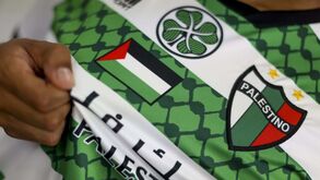 Clube chileno apresenta equipamento original que inclui bandeira da Palestina e emblema... do Celtic