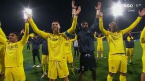 Al Nassr celebra triunfo na Champions Asiática 'em modo Islândia' e Cristiano Ronaldo dá o toque final
