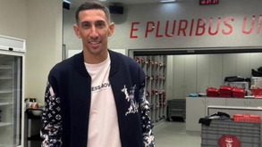 Di María celebra 36.º aniversário no balneário do Benfica