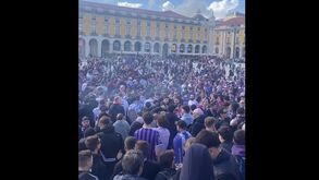 Adeptos do Toulouse em euforia 'pintam' Lisboa de lilás