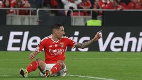 Toulouse 'mete-se' com Di María após lance na área francesa: «Caiu devido ao forte vento...»