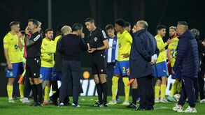 Um jogo de suspensão e multa de 4.080€ para team manager do FC Porto: «Não há bolas, cara***?»