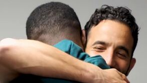 O abraço de Amorim e a cara de espanto de Hjulmand: Sporting mostra bastidores do regresso de Diomande