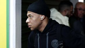 Depois da notícia da saída do PSG… Mbappé começa no banco