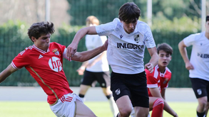 Benfica festeja em Guimarães e Ac. Viseu 'trava' o FC Porto