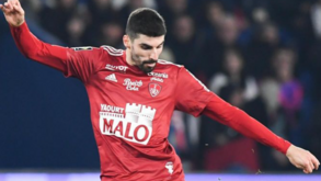 Brest com 10 vence Marselha e sobe a segundo em França