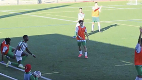 Insólito: Serpa obrigado pelo árbitro a jogar com coletes