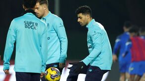 Taremi lesionado a dois dias do jogo com o Arsenal